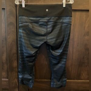 Lululemon Leggings - knee length w/ pockets
